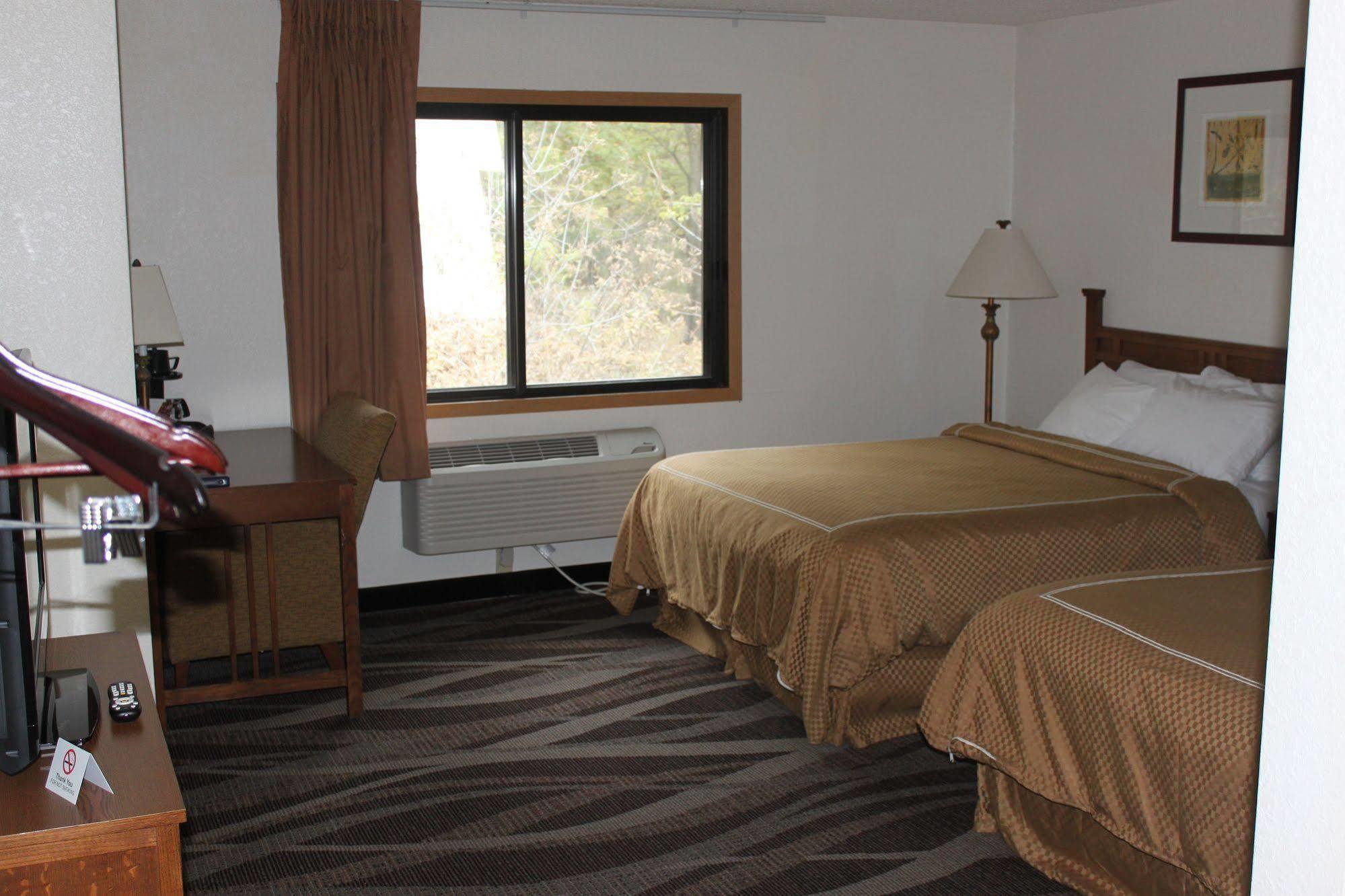 Boarders Inn And Suites By Cobblestone Hotels - Ripon Dış mekan fotoğraf